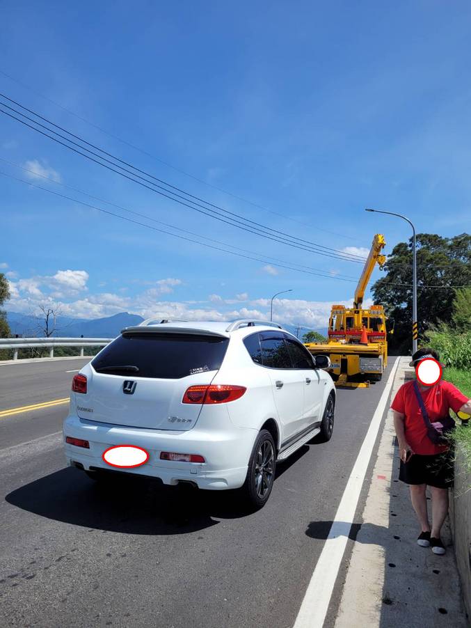 寶山鄉車輛油管爆掉拖吊