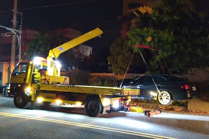 新竹事故車拖吊-自撞事故處理夜晚拖吊作業
