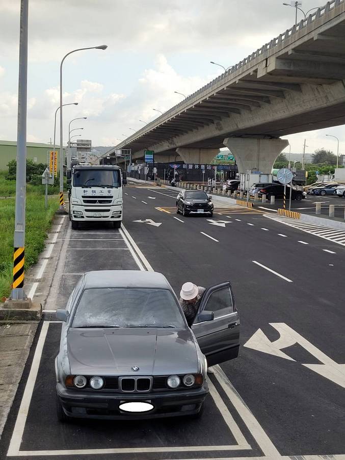 西濱快速道路火燒車拖吊