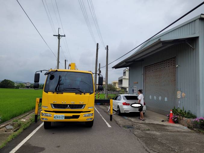 新竹道路救援-芎林故障車吊掛作業