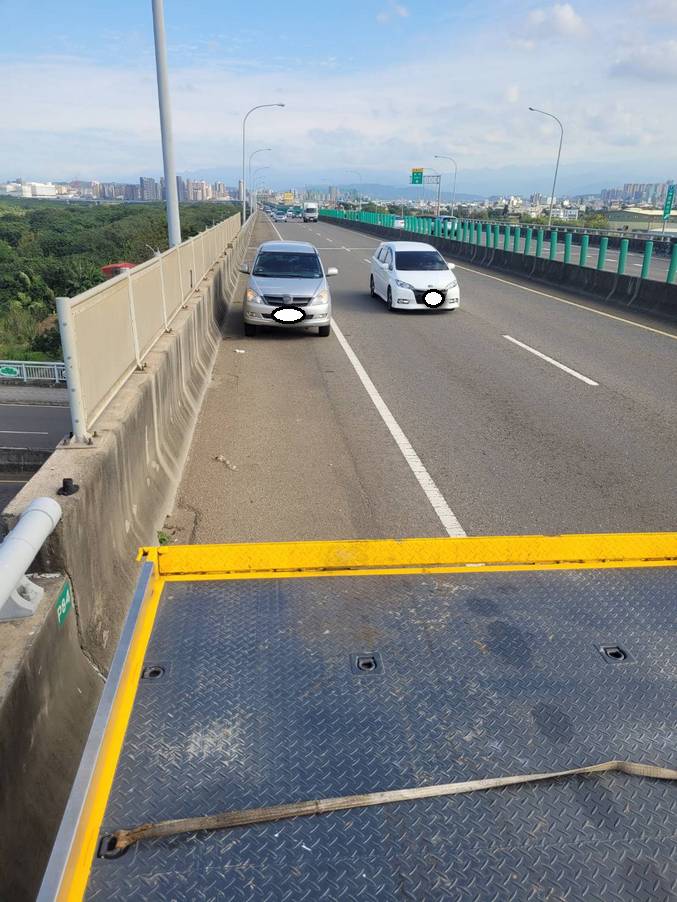 新竹道路救援-68快速道路故障車拖吊