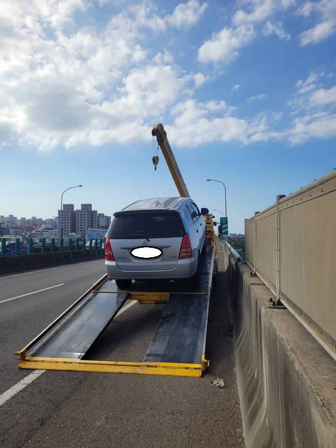 新竹道路救援-68快速道路故障車拖吊