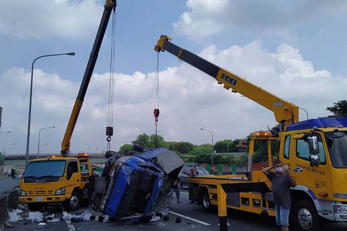 新竹高速公路救援拖吊-國一南94事故處理
