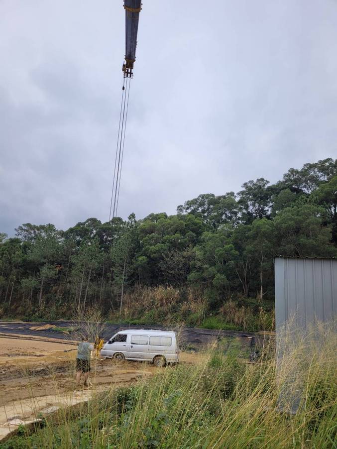 新竹道路救援-茄苳車輛陷土吊掛排除