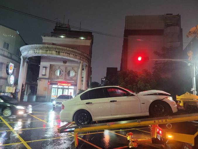 新竹道路救援-湳雅街事故車拖吊