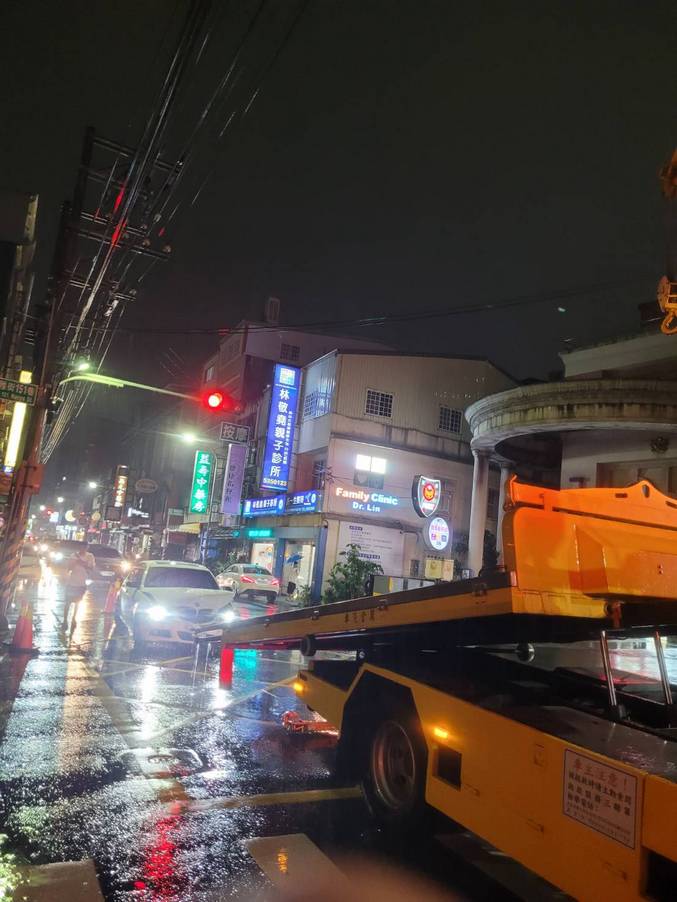 新竹道路救援-湳雅街事故車拖吊