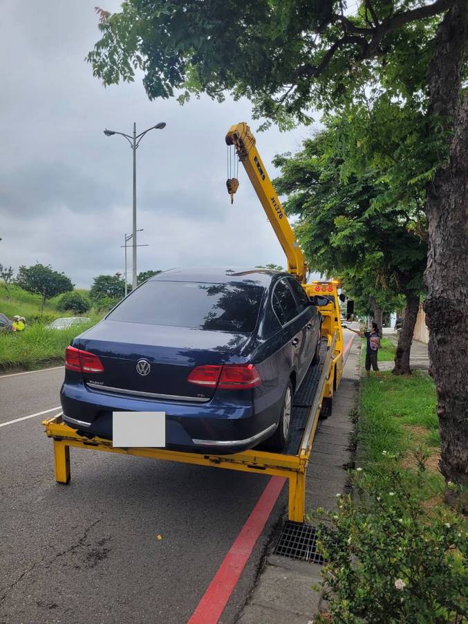 新竹道路救援-竹北車輛破輪拖吊