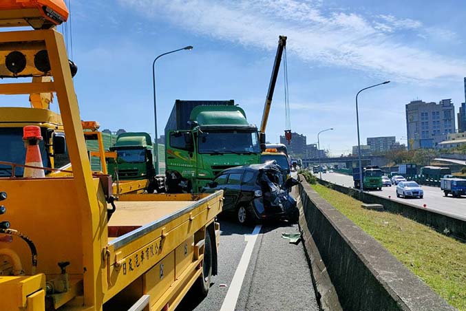 新竹高速公路救援拖吊-國道一號事故處理