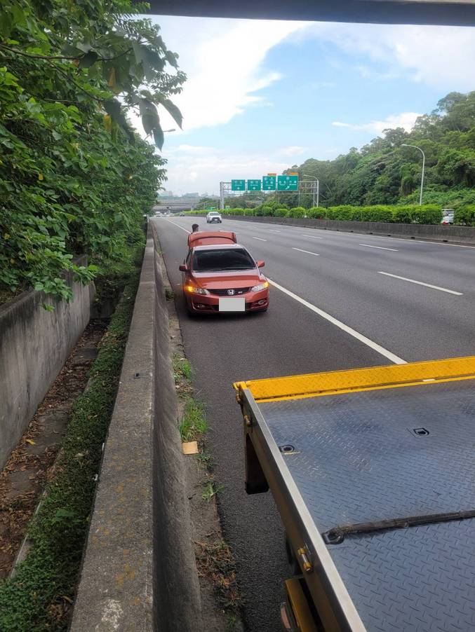 新竹高速公路救援拖吊-國道故障車拖吊