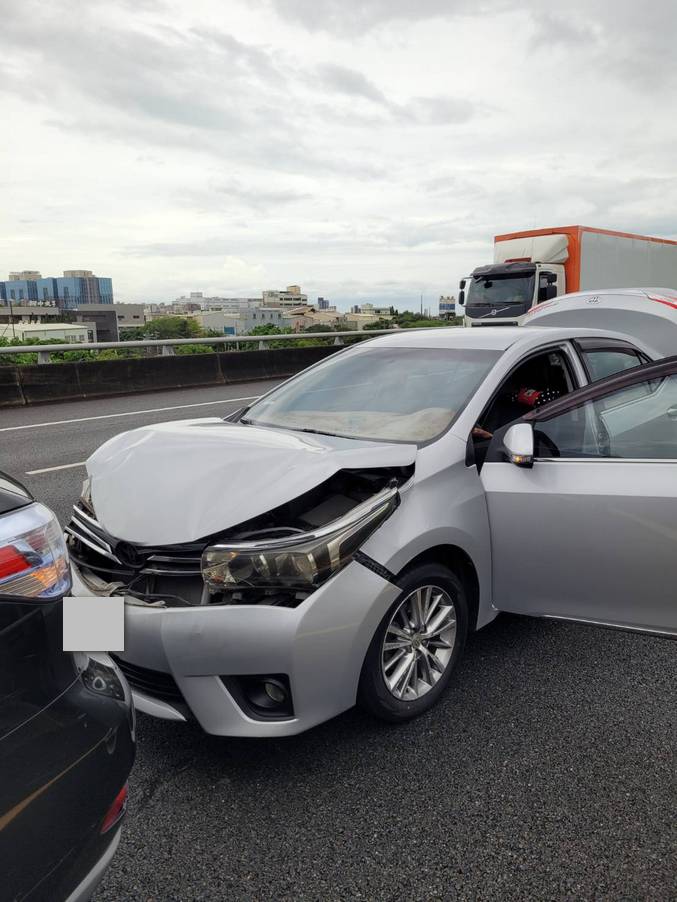 新竹高速公路救援拖吊-國道事故車拖吊