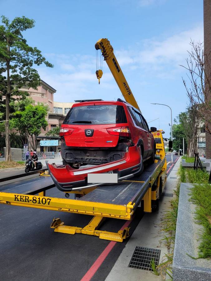 新竹市頂埔國小事故車拖吊