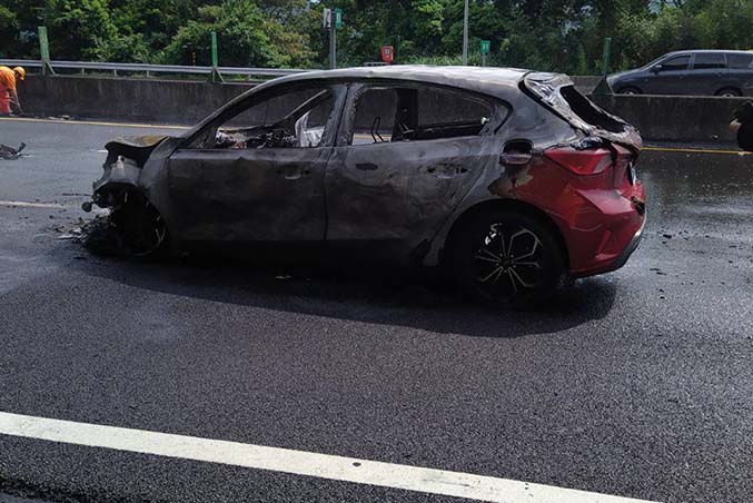 新竹高速公路救援拖吊-國道三號轎車撞工程車事故處理