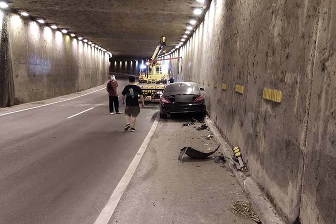 新竹事故車拖吊-台68東向芎林出口隧道自撞事故處理