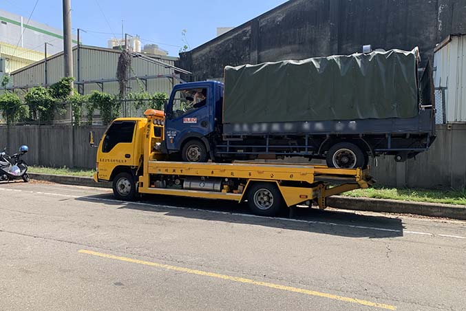 新竹事故車拖吊-14呎三噸半拖吊