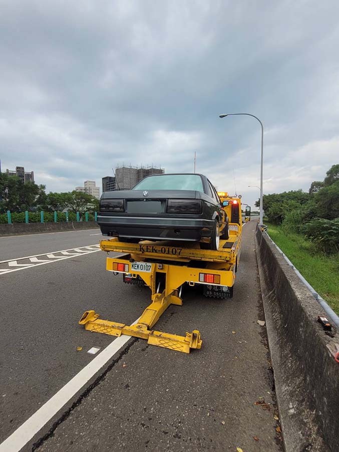 新竹快速道路救援拖吊-台68BMW低底盤破輪拖吊