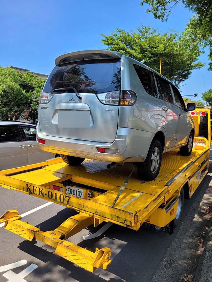 新竹高速公路救援拖吊-竹北交流道南下出口閘道故障車拖吊