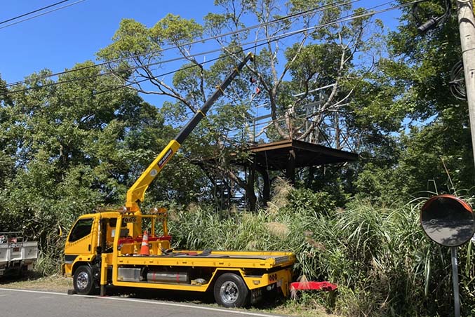 新竹尖石鄉吊車-尖石鄉樹屋搭建吊掛工程