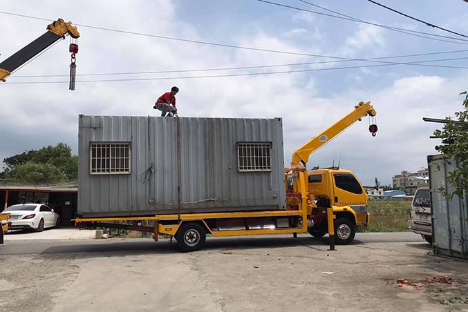 新竹吊車-20呎貨櫃吊掛作業