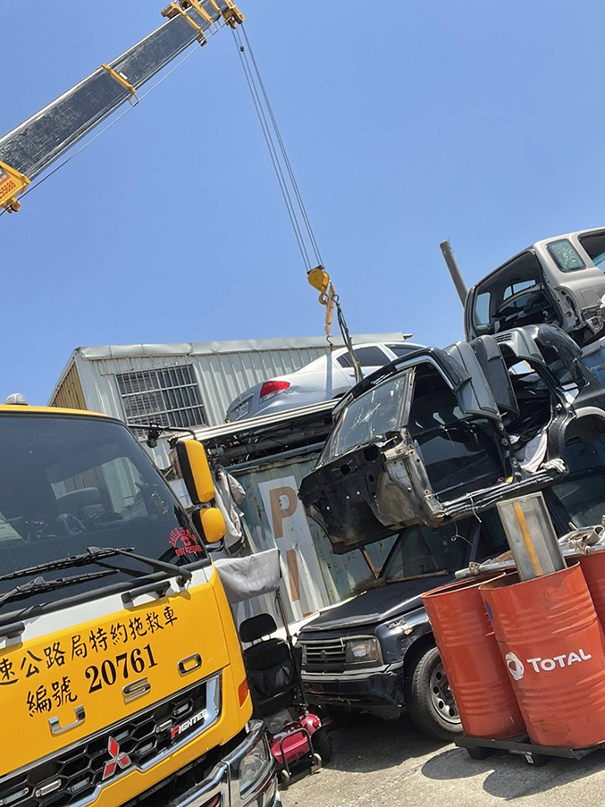 新竹吊車-修理廠車輛吊掛移動