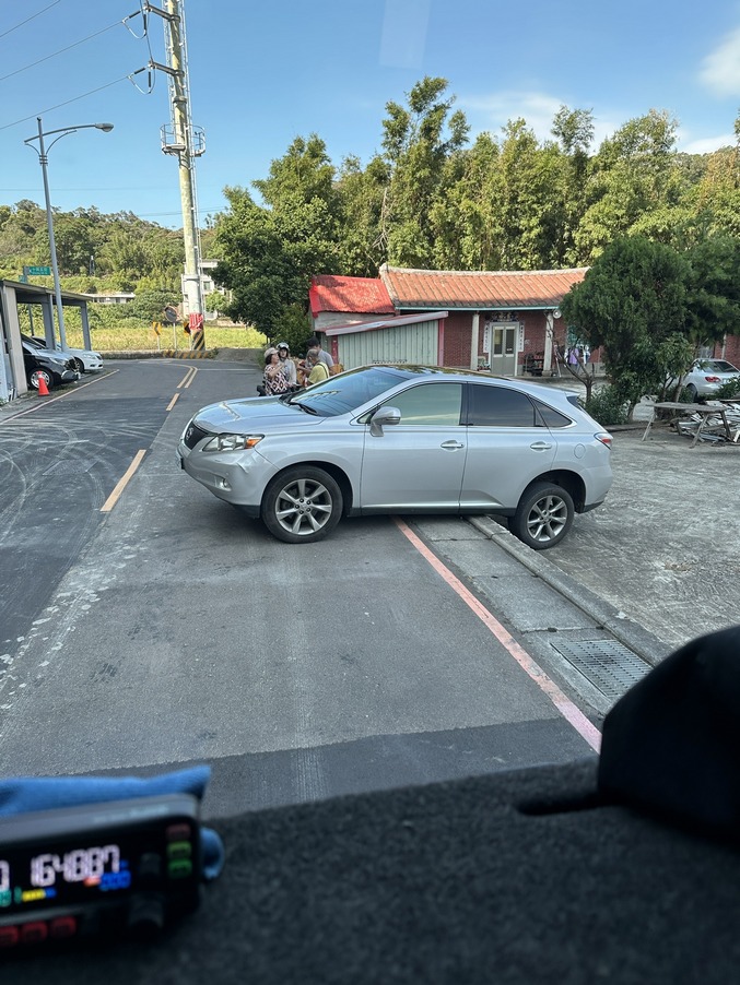 新竹吊車-竹北車輛掉溝 吊桿作業