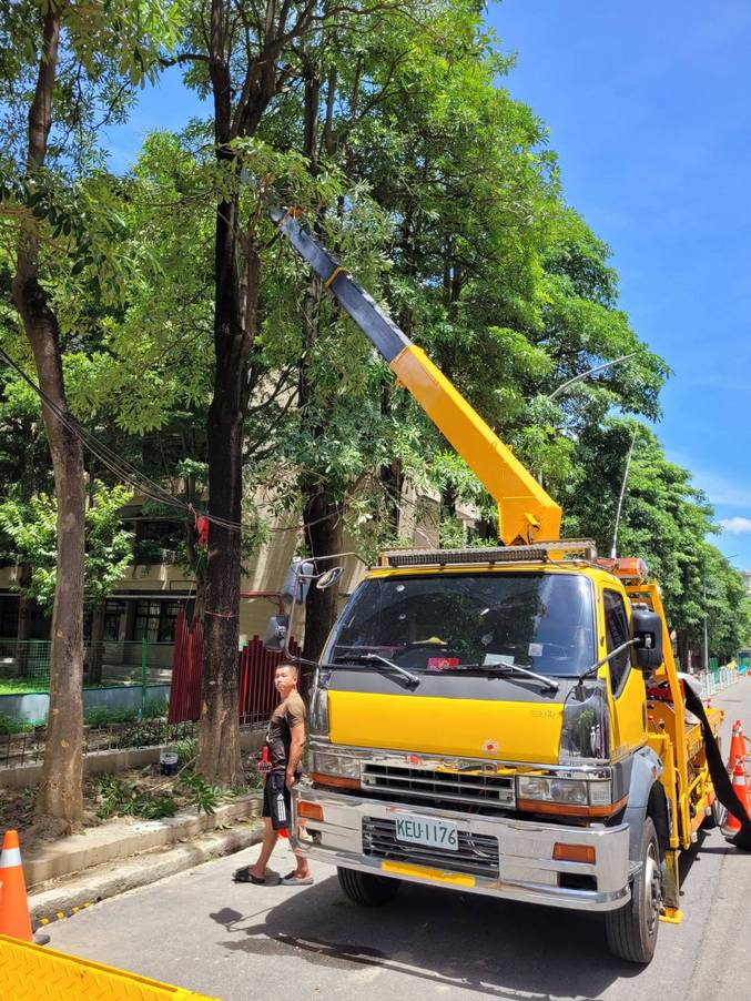 新竹吊車-竹北國中圍欄更新吊掛安裝