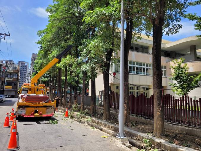 新竹吊車-竹北國中圍欄更新吊掛安裝