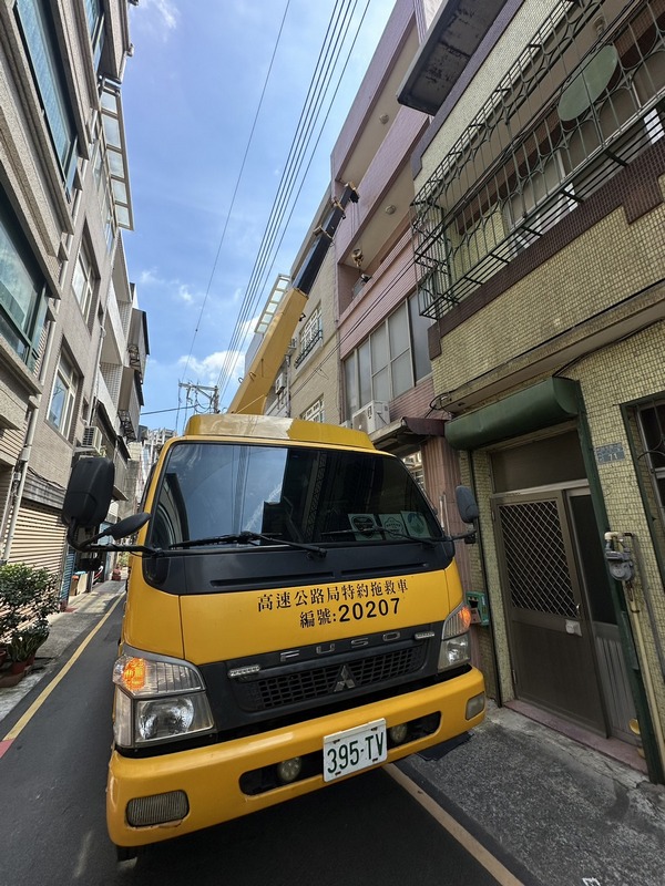 新竹吊車-新竹市沙發吊掛