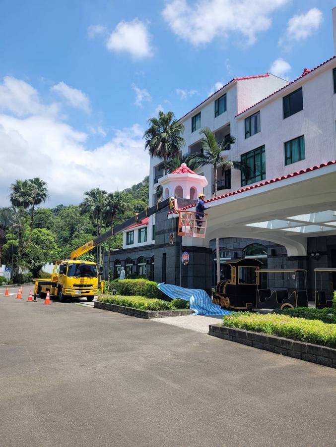 新竹吊車-關西統一渡假村外牆吊籠作業