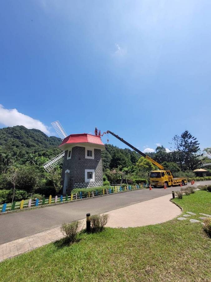 新竹吊車-關西統一渡假村外牆吊籠作業