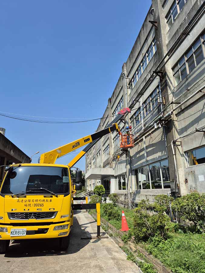 新竹吊車-關西統一渡假村外牆吊籠作業