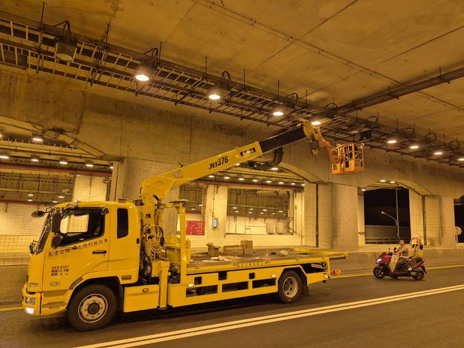 新竹吊車-關西統一渡假村外牆吊籠作業